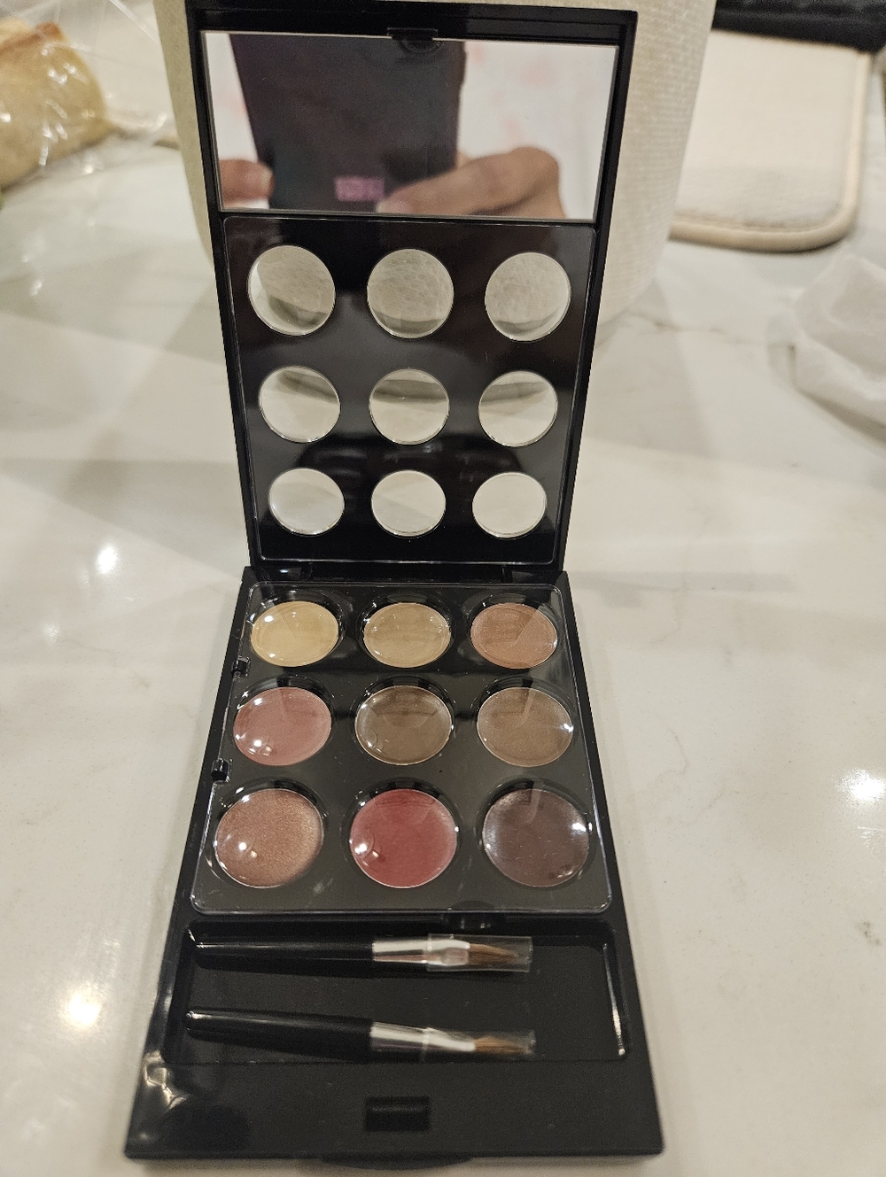 Cosmetics - Picture 2 of 3